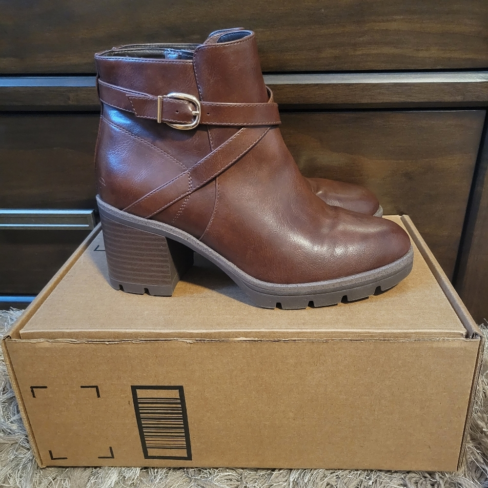 NEW Women's Kimbra Strap Brown Ankle Boots Size 8
